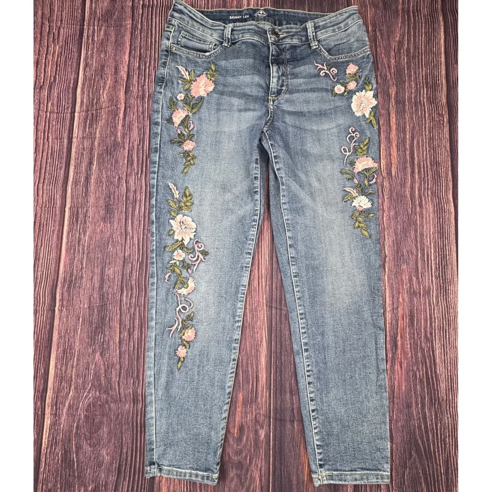St Johns Bay Skinny Jeans 10 Floral Embroidered Denim Boho Mid Rise Stretch